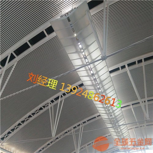 工廠裝飾木紋鋁板與石紋氟碳鋁單板在裝潢工程中的應(yīng)用